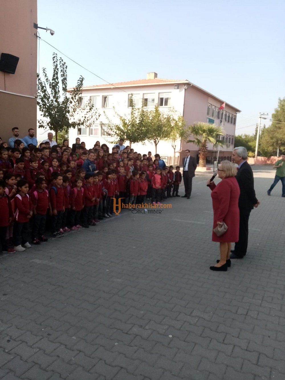 Sarı Ahmet Paşa Vakfından, 531 öğrenciye forma ve eşofman desteği