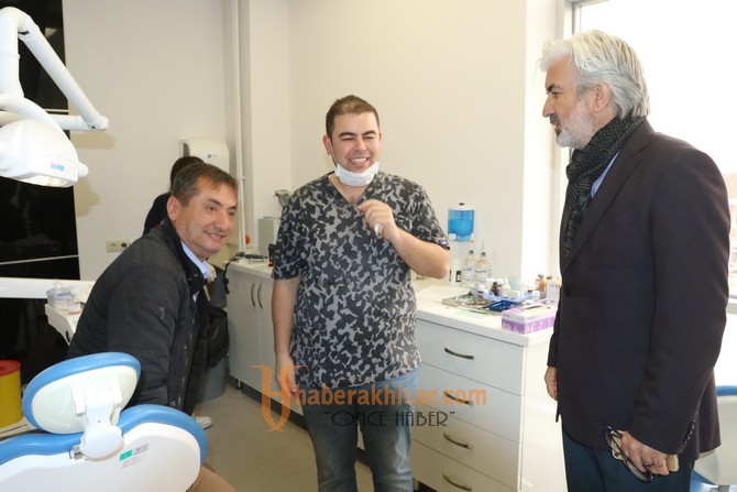 Akhisar Belediye Başkanı Salih Hızlı’dan diş hekimlerine kutlama
