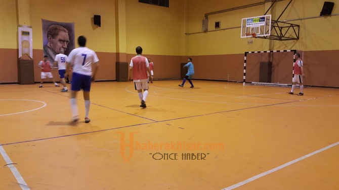 Hüseyin Çeçen ve Armağan Özeş Futsal turnuvasında 1 hafta geride kaldı