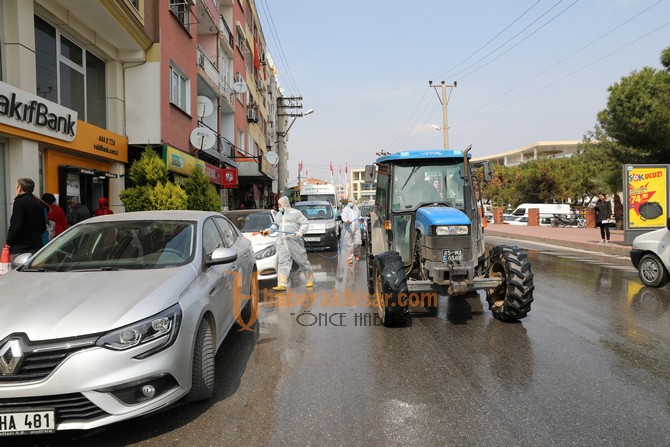 Akhisar Belediyesi, Cadde Ve Sokakları Da Dezenfekte Ediyor