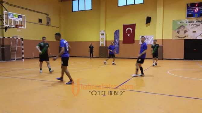 Hüseyin Çeçen ve Armağan Özeş Futsal turnuvasında yarın finalistler belli oluyor