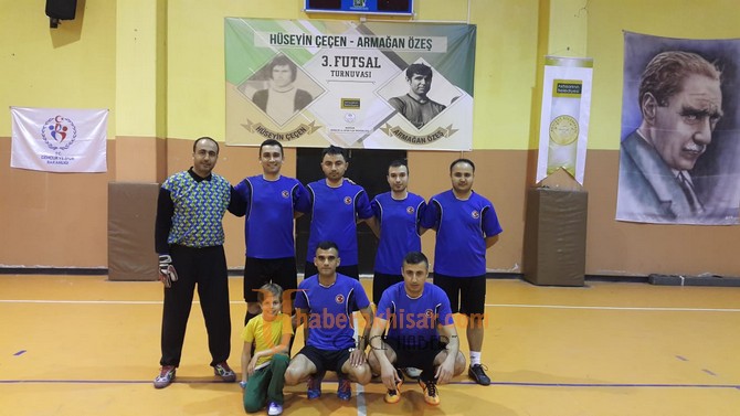 Hüseyin Çeçen ve Armağan Özeş Futsal turnuvasında yarın finalistler belli oluyor