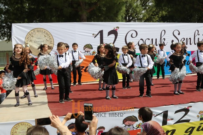 Akhisar Belediyesi 12. Çocuk Şenliği coşkuyla kutlandı