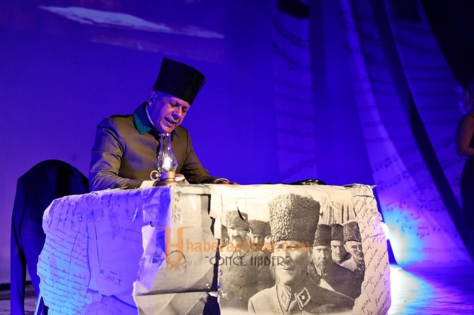 Akhisar’da “Esaretten Özgürlüğe” Tiyatro Oyunu Büyük Beğeni Topladı