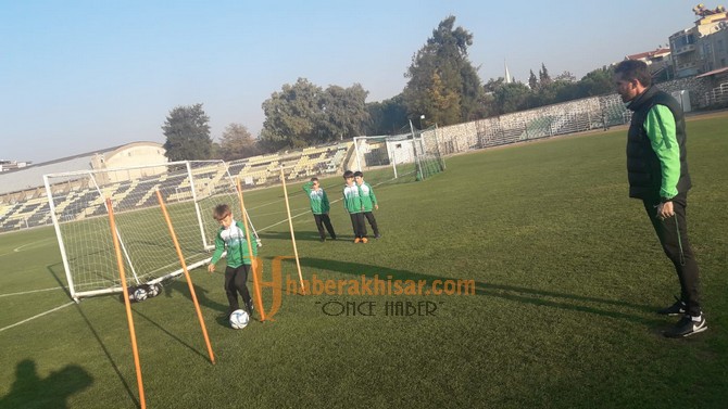 Akhisar Belediyesi Kış Futbol Okulu sona erdi