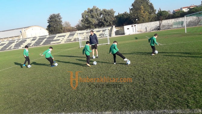 Akhisar Belediyesi Kış Futbol Okulu sona erdi