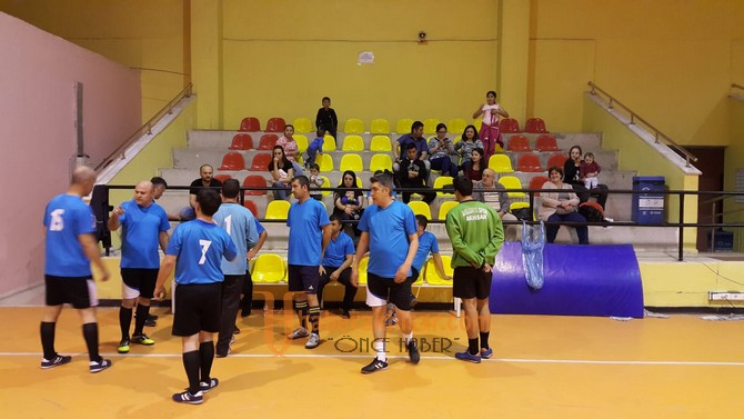 Futsal turnuvasında yarı finalistler belli oldu