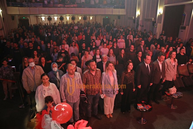 Akhisar Belediyesi Çocuk Korosundan Unutulmaz 23 Nisan Konseri