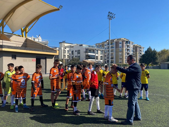 Küçük Erkekler Futbol Müsabakalarında Şampiyon Ali Şefik Ortaokulu