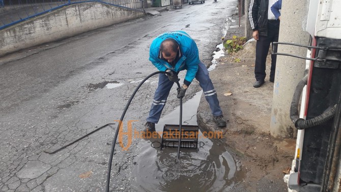 Akhisar’da Yağmur Suyu ve Kanalizasyon Hatları Temizlendi