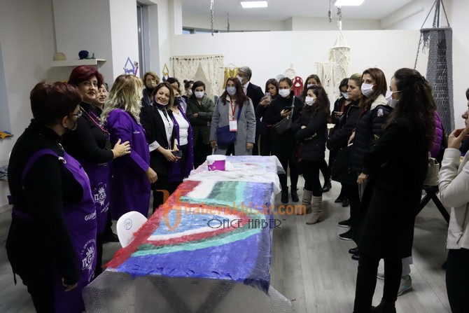 Akhisar Belediyesi ‘Kadına Şiddetle Mücadele’ Çalıştayına Katıldı