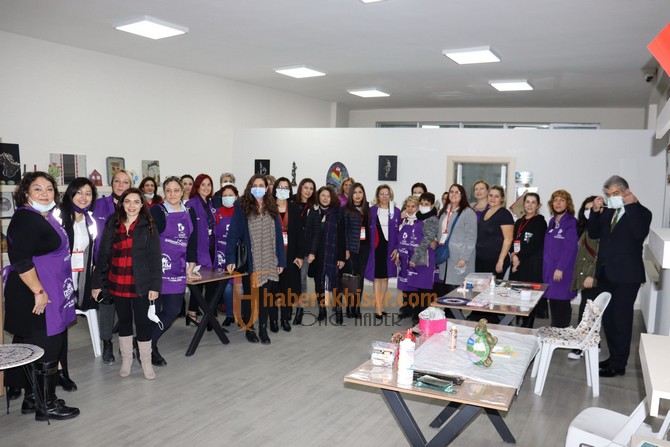 Akhisar Belediyesi ‘Kadına Şiddetle Mücadele’ Çalıştayına Katıldı