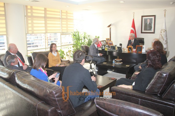 CHP Akhisar yeni yönetiminden Belediye Başkanı Salih Hızlı’ya ziyaret