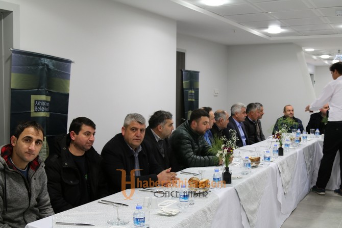 Akhisar Belediye Başkanı Salih Hızlı, hemşeri dernekleri ile stadyumda buluştu