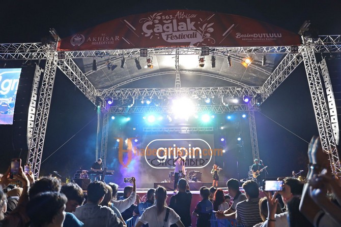 Çağlak Festivali’nde Sahne Alan ‘Gripin’ Akhisarlıları Coşturdu