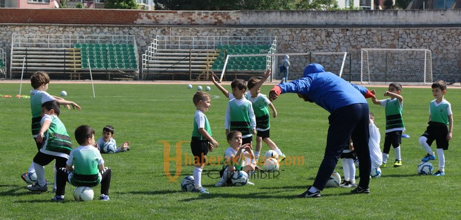 Akhisar Belediyespor yaz futbol okulları başlıyor