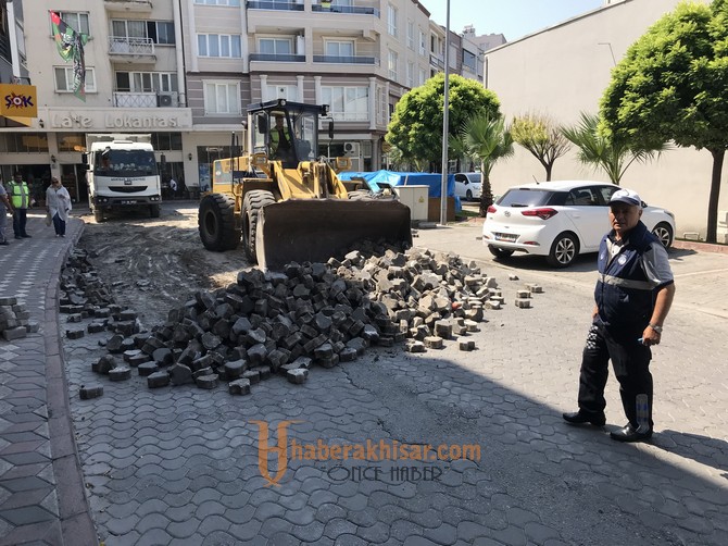 Akhisar Belediyesi Fen İşleri yol çalışmaları aralıksız sürüyor