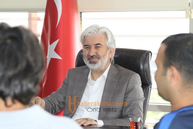 Akhisar Yıldırımspor, şampiyonluk maçı öncesi Belediye Başkanı Salih Hızlı’nın konuğu oldu