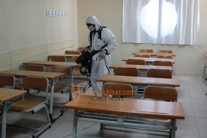 Akhisar’da Okullar YKS Öncesi Dezenfekte Edildi
