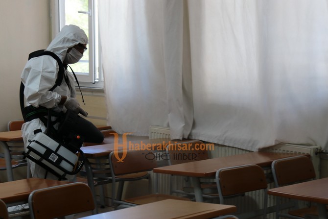 Akhisar’da Okullar YKS Öncesi Dezenfekte Edildi
