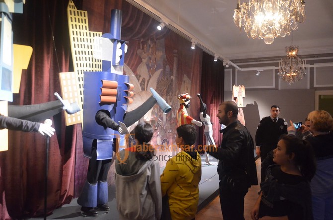 Akhisar Belediyesi çocukları sanatla buluşturmaya devam ediyor