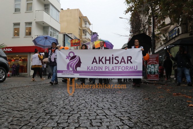 Akhisar kadına şiddete hayır dedi