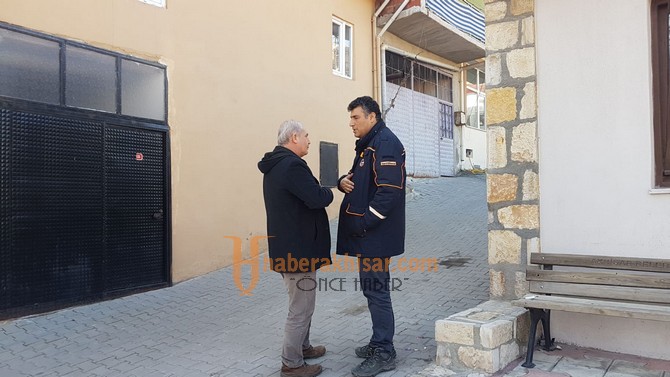 Akhisar Belediyesi 24 saat depremzedelerin yanında