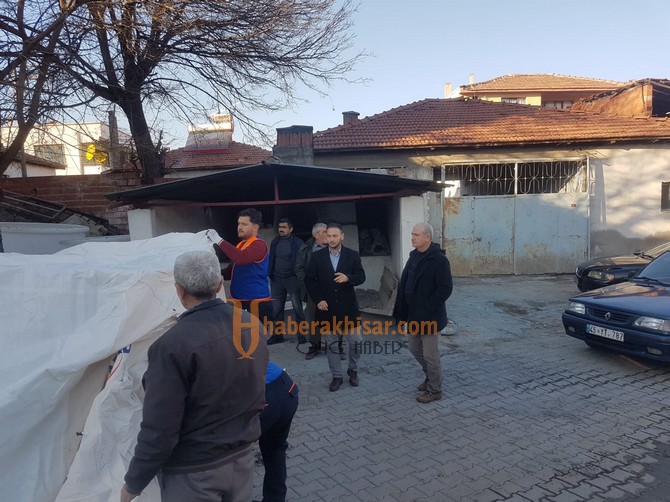 Akhisar Belediyesi 24 saat depremzedelerin yanında