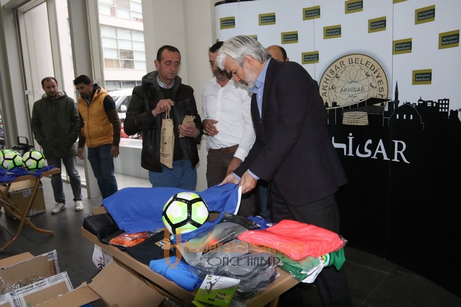 Akhisar Belediyesi amatör spor kulüplerine desteğini sürdürüyor