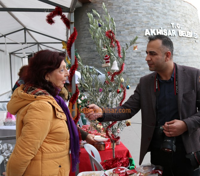 Akhisar’da ilk kez Kadın Üretici Pazarı açıldı
