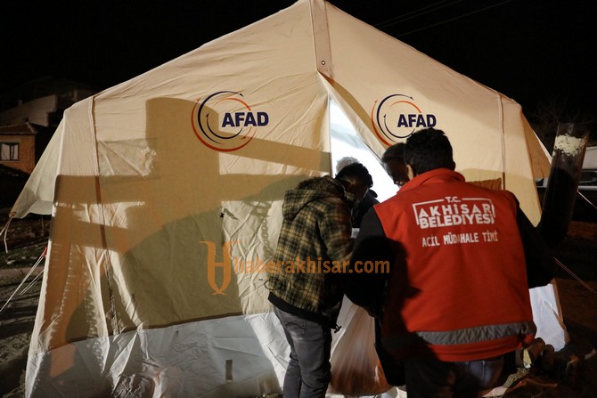 Akhisar Belediyesi Depremzedelerin İhtiyaçlarını Gideriyor