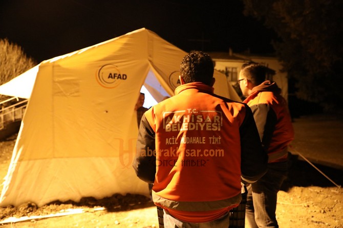 Akhisar Belediyesi Depremzedelerin İhtiyaçlarını Gideriyor