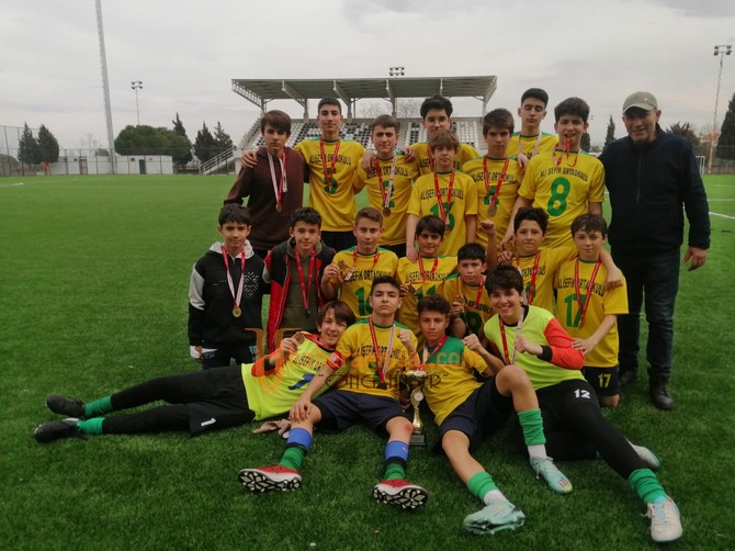 Ali Şefik Ortaokulu Yıldız Erkek Futbol Kategorisinde İl Birincisi Oldu