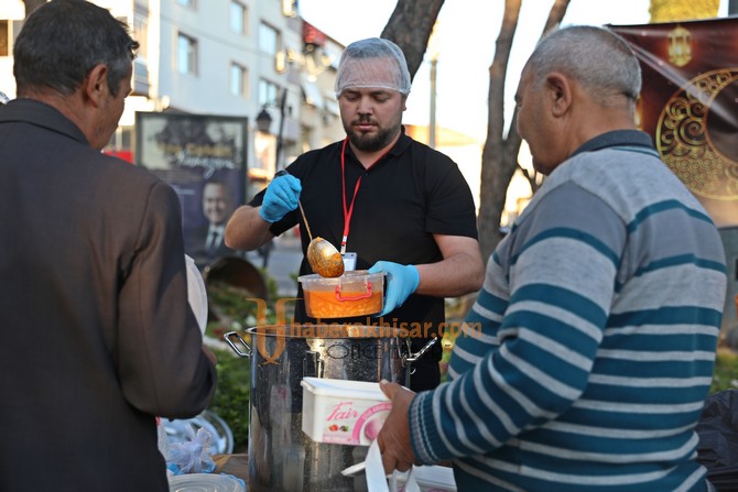 Akhisar Belediyesinden 3200 Kişilik İftar Yemeği