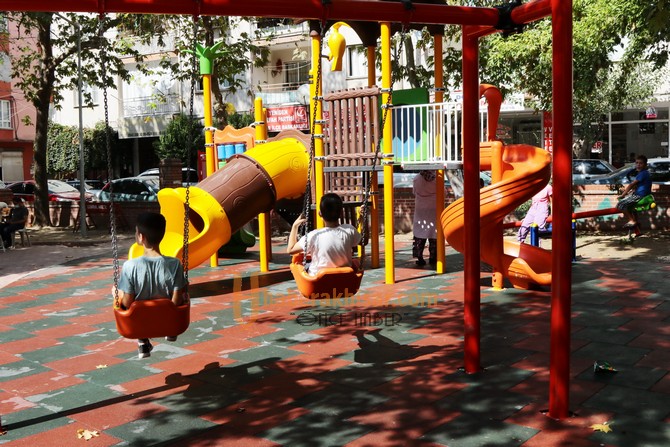 Akhisar Belediyesi’nden Çocuklara 7 Yeni Oyun Parkı