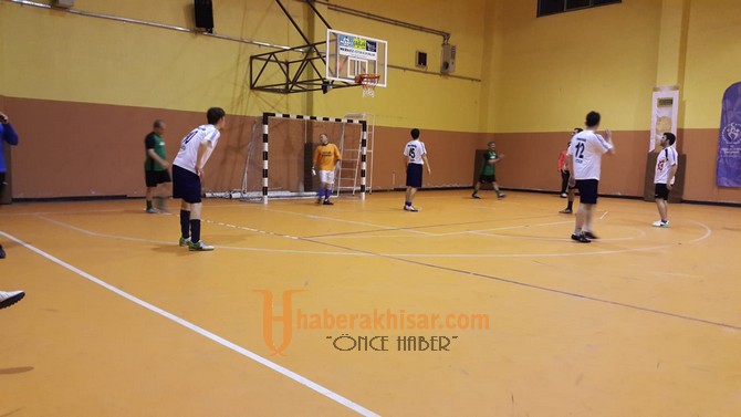 Hüseyin Çeçen ve Armağan Özeş Futsal turnuvası çekişmeli geçiyor