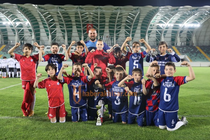 Çağlak Festivali Futbol Turnuvasında Dostluk Kazandı