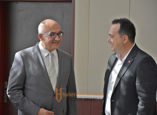 Akhisar Üniversitesi Derneği’nden yeni rektöre ziyaret