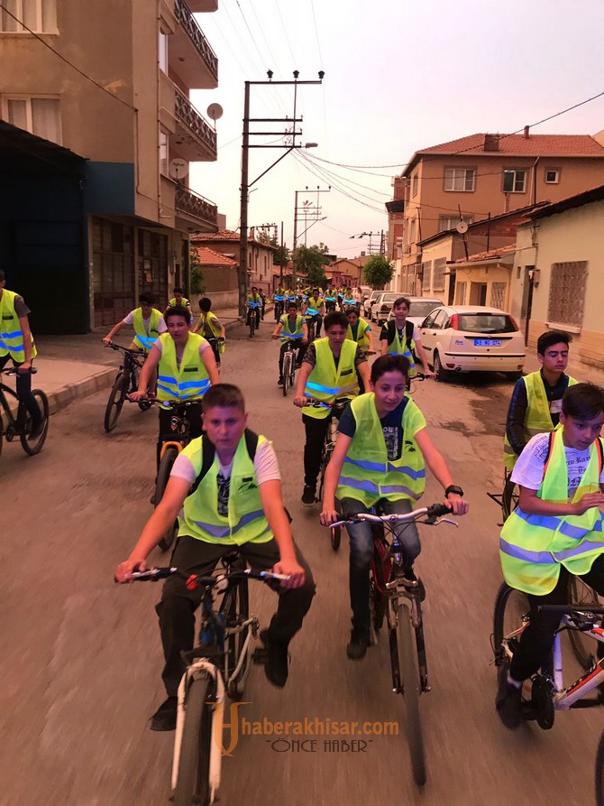 Perşembe Akşamı Bisikletçileri Akhisar sokaklarında