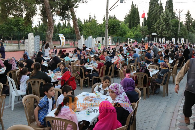 Akhisar Belediyesi, ramazan bereketini paylaşıyor