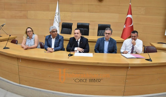 Akhisar Belediyesi 12 yıl sonra memurlarla toplu sözleşme imzaladı