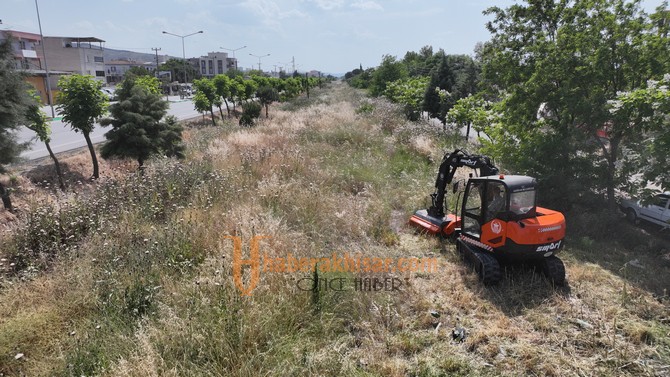 Akhisar Belediyesi’nin Yeni İş Aracı Ekskavatör Çalışmalara Başladı