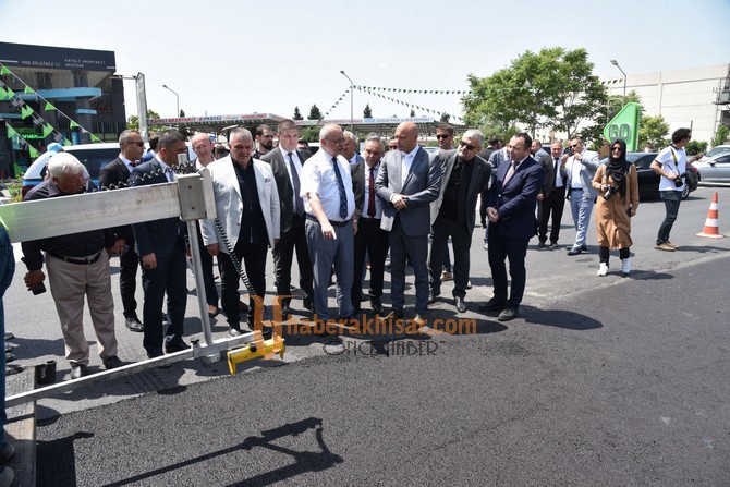 Başkan Ergün, Akhisar’da Asfalt Çalışmasını İnceledi