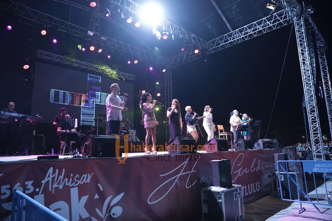 Çağlak Festivali’nde Sahne Alan Şimdi 90’lar Grubu Unutulmaz Bir Gece Yaşattı