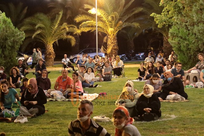 Akhisar Belediyesi Açık Hava Sinema Geceleri Başladı