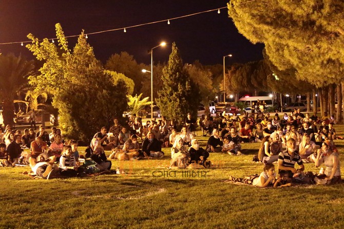 Akhisar Belediyesi Açık Hava Sinema Geceleri Başladı