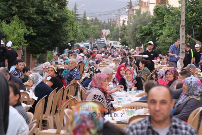 Başkan Hızlı, Efendi mahallesi sakinleriyle iftar sofrasında bir araya geldi