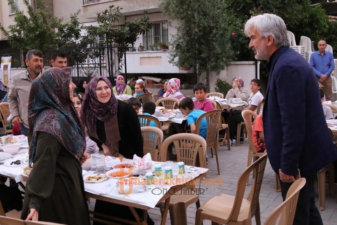 Başkan Hızlı, Efendi mahallesi sakinleriyle iftar sofrasında bir araya geldi